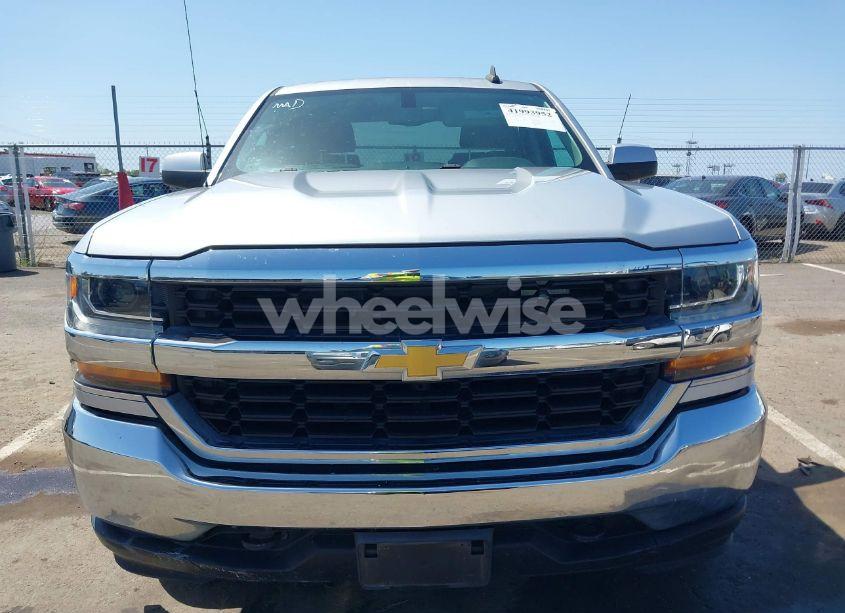 Photo 12 of 2018 Chevrolet Silverado 1500 1LT (VIN 1GCVKREC1JZ362116)