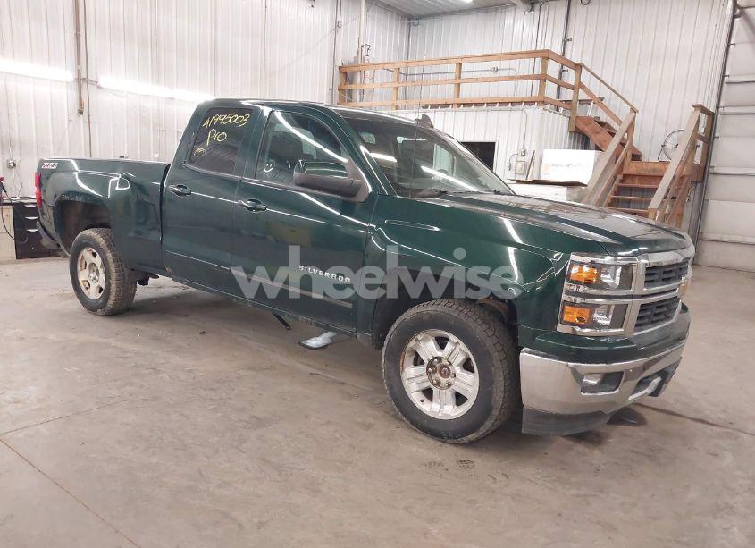 2015 Chevrolet Silverado 1500 2LT (VIN 1GCVKREC2FZ147321) main photo