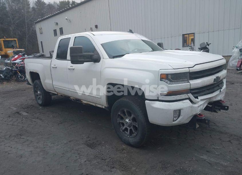 2016 Chevrolet Silverado 1500 2LT (VIN 1GCVKREC2GZ103529) main photo