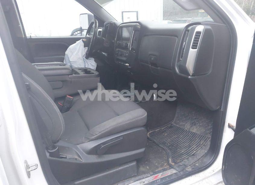 Photo 5 of 2016 Chevrolet Silverado 1500 2LT (VIN 1GCVKREC2GZ103529)