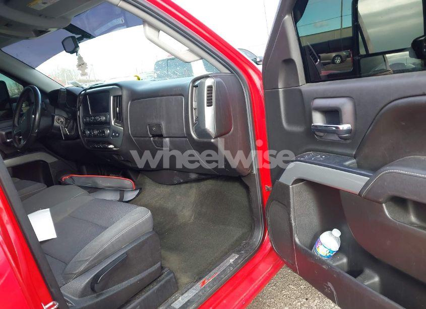 Photo 5 of 2016 Chevrolet Silverado 1500 2LT (VIN 1GCVKREC2GZ305559)