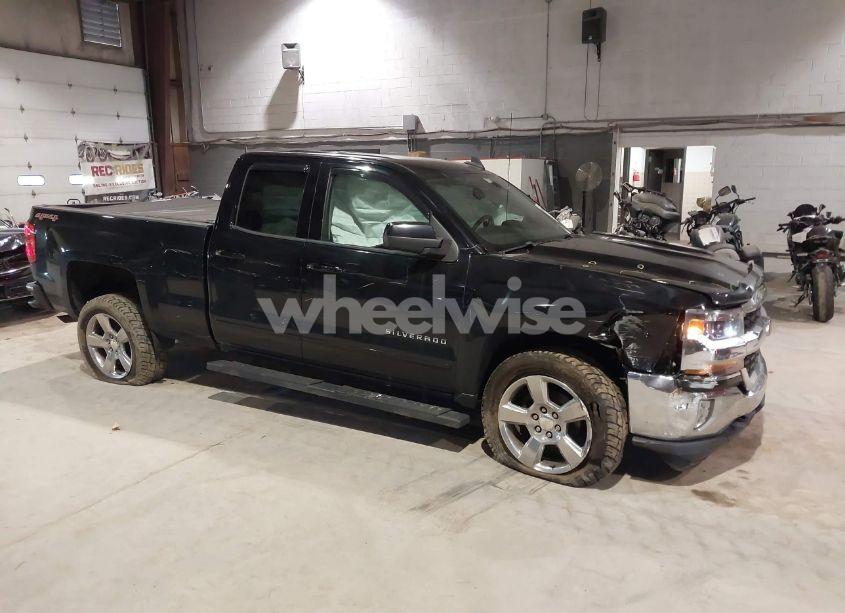 2017 Chevrolet Silverado 1500 1LT (VIN 1GCVKREC2HZ112667) main photo