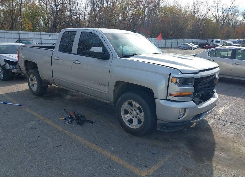2017 Chevrolet Silverado 1500 LT (VIN 1GCVKREC2HZ319057) main photo