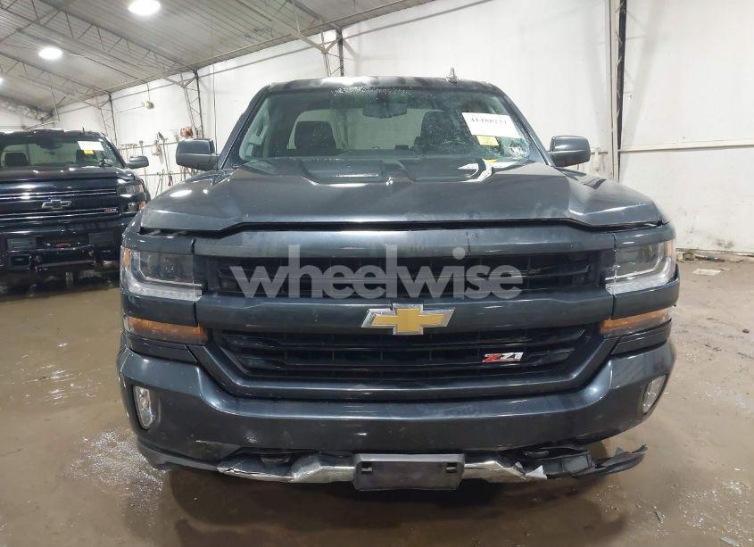 Photo 12 of 2018 Chevrolet Silverado 1500 2LT (VIN 1GCVKREC2JZ141320)