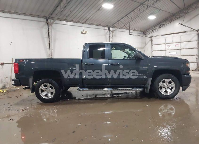 Photo 13 of 2018 Chevrolet Silverado 1500 2LT (VIN 1GCVKREC2JZ141320)