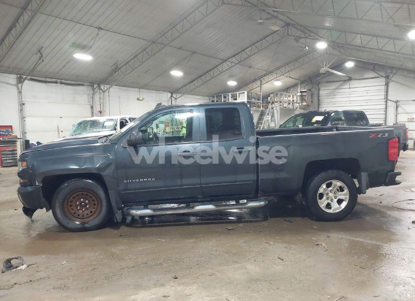 Photo 14 of 2018 Chevrolet Silverado 1500 2LT (VIN 1GCVKREC2JZ141320)