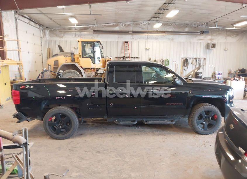 Photo 13 of 2018 Chevrolet Silverado 1500 2LT (VIN 1GCVKREC2JZ188525)