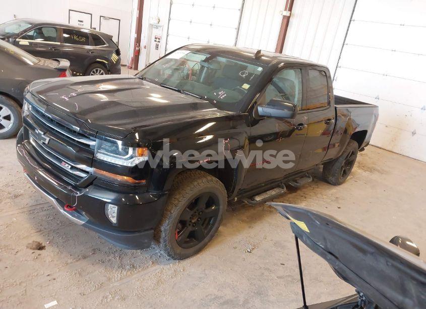 Photo 2 of 2018 Chevrolet Silverado 1500 2LT (VIN 1GCVKREC2JZ188525)