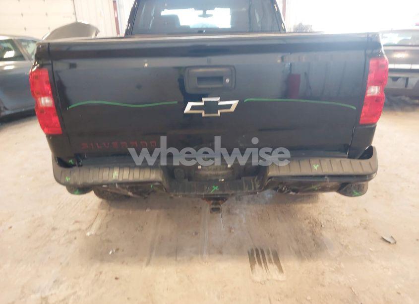 Photo 6 of 2018 Chevrolet Silverado 1500 2LT (VIN 1GCVKREC2JZ188525)