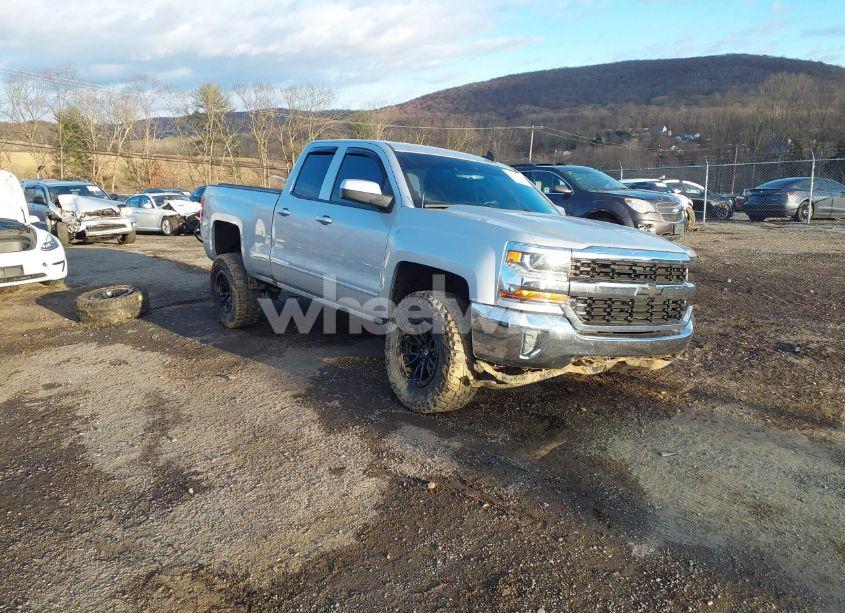 2018 Chevrolet Silverado 1500 1LT (VIN 1GCVKREC2JZ199492) main photo