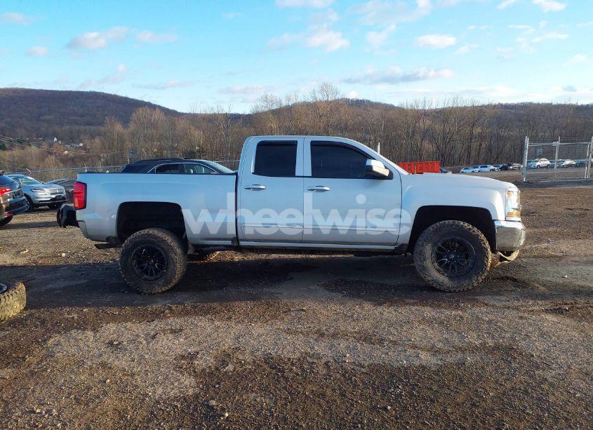 Photo 13 of 2018 Chevrolet Silverado 1500 1LT (VIN 1GCVKREC2JZ199492)