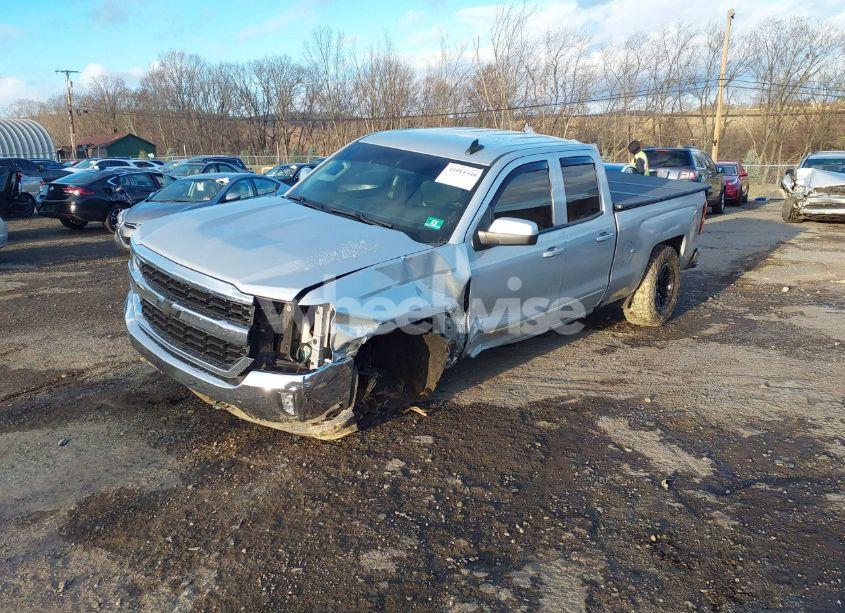 Photo 2 of 2018 Chevrolet Silverado 1500 1LT (VIN 1GCVKREC2JZ199492)