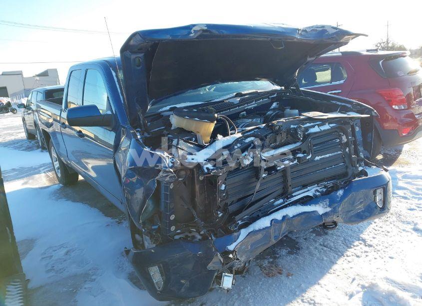 2018 Chevrolet Silverado 1500 2LT (VIN 1GCVKREC2JZ216257) main photo