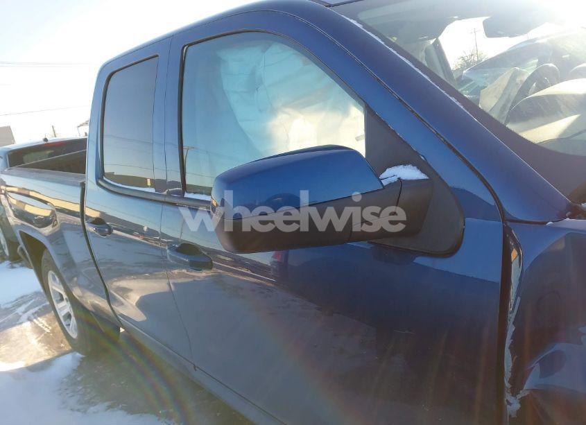 Photo 13 of 2018 Chevrolet Silverado 1500 2LT (VIN 1GCVKREC2JZ216257)