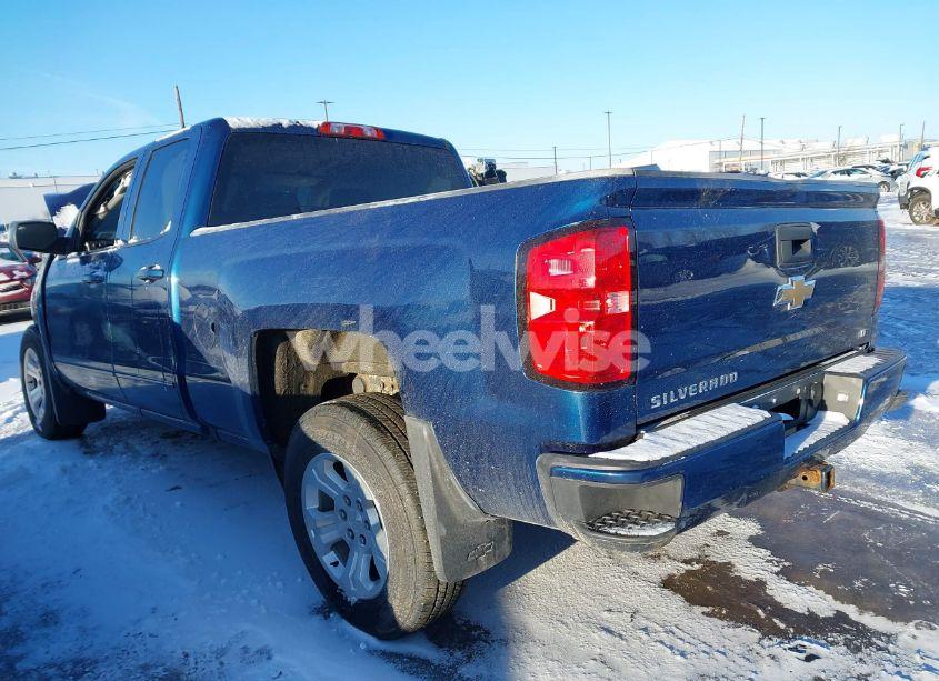 Photo 3 of 2018 Chevrolet Silverado 1500 2LT (VIN 1GCVKREC2JZ216257)