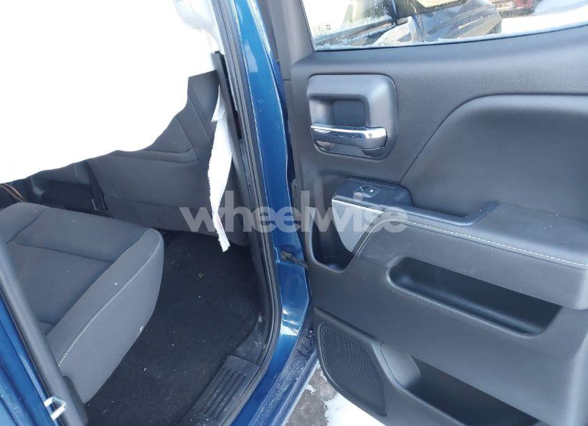 Photo 8 of 2018 Chevrolet Silverado 1500 2LT (VIN 1GCVKREC2JZ216257)