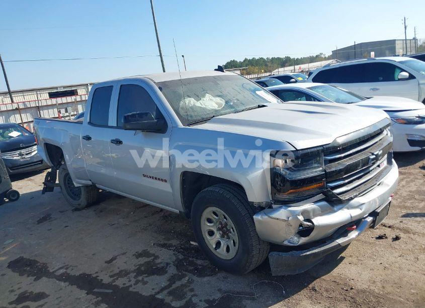 2018 Chevrolet Silverado 1500 2LT (VIN 1GCVKREC2JZ232264) main photo