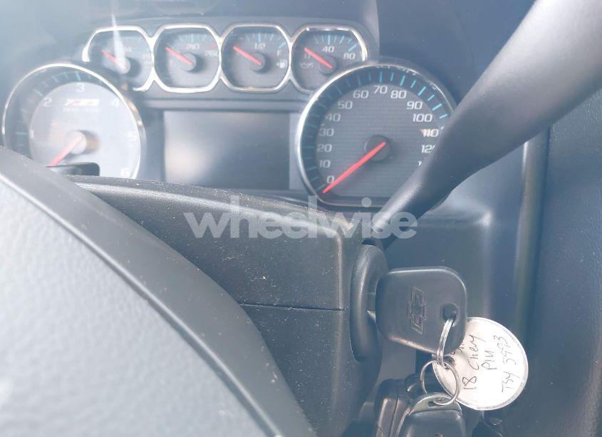 Photo 11 of 2018 Chevrolet Silverado 1500 2LT (VIN 1GCVKREC2JZ232264)