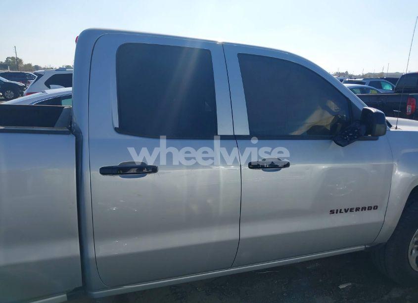 Photo 13 of 2018 Chevrolet Silverado 1500 2LT (VIN 1GCVKREC2JZ232264)