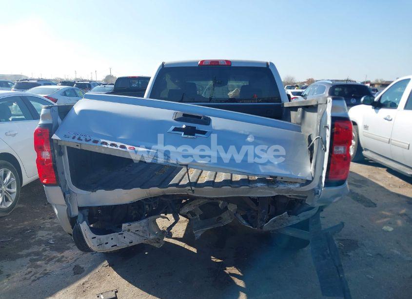 Photo 16 of 2018 Chevrolet Silverado 1500 2LT (VIN 1GCVKREC2JZ232264)