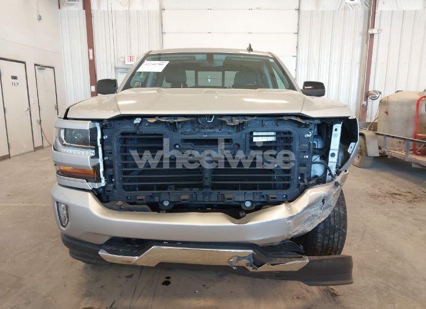 Photo 13 of 2018 Chevrolet Silverado 1500 2LT (VIN 1GCVKREC2JZ348922)