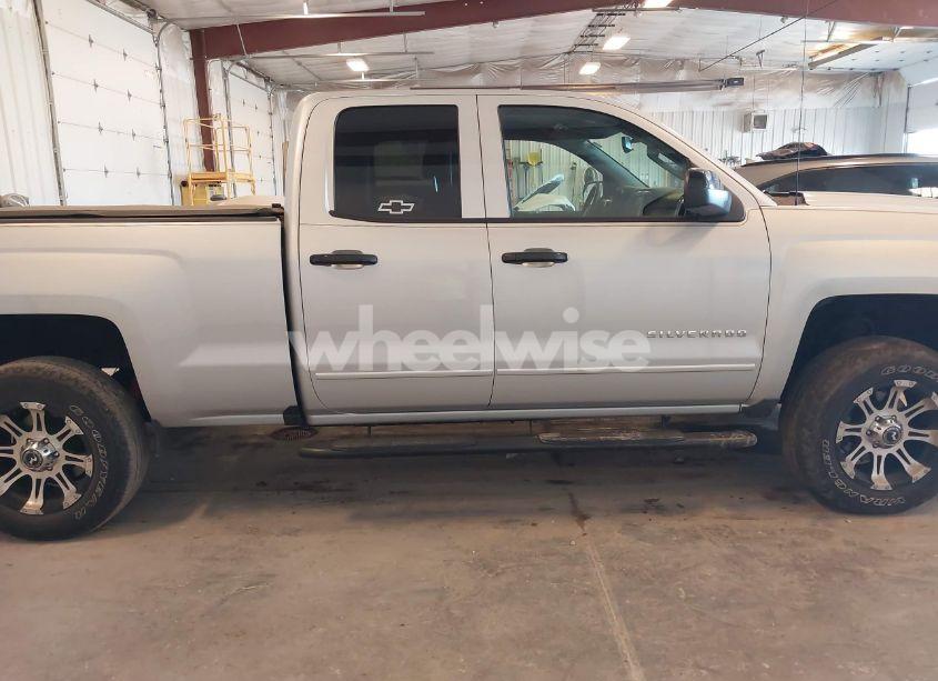 Photo 14 of 2018 Chevrolet Silverado 1500 2LT (VIN 1GCVKREC2JZ348922)