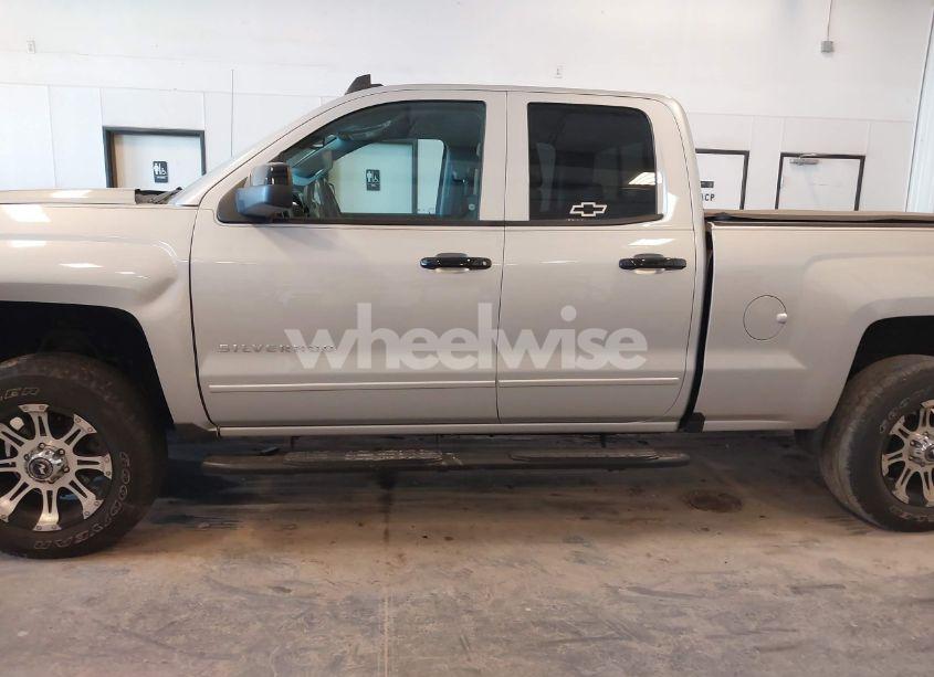 Photo 15 of 2018 Chevrolet Silverado 1500 2LT (VIN 1GCVKREC2JZ348922)