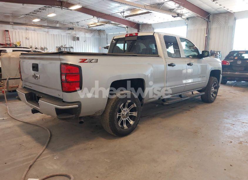 Photo 4 of 2018 Chevrolet Silverado 1500 2LT (VIN 1GCVKREC2JZ348922)