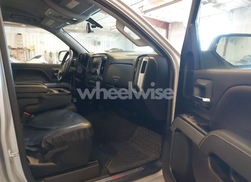 Photo 5 of 2018 Chevrolet Silverado 1500 2LT (VIN 1GCVKREC2JZ348922)