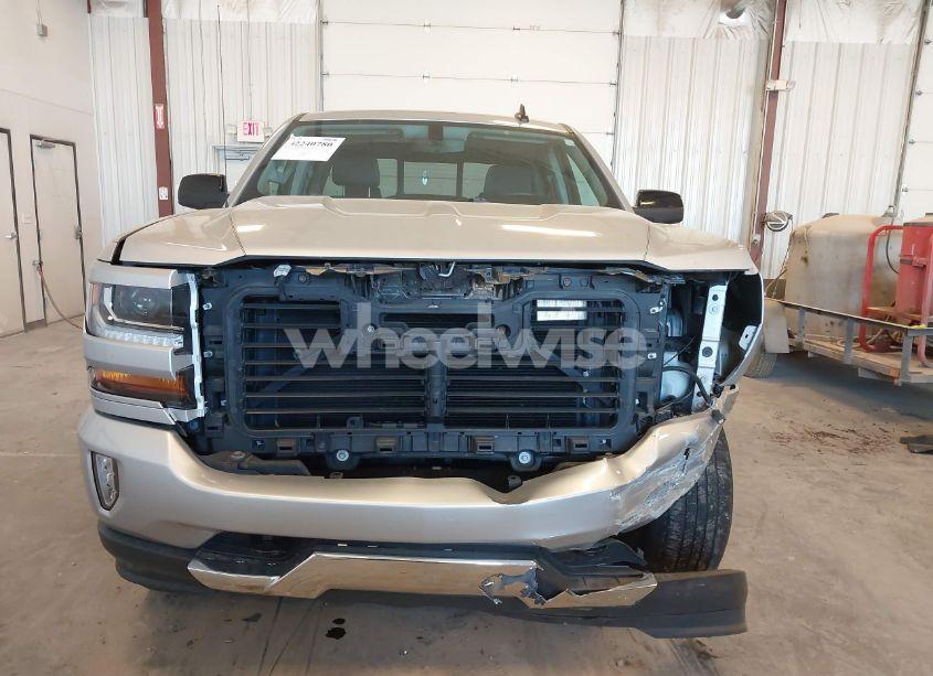 Photo 6 of 2018 Chevrolet Silverado 1500 2LT (VIN 1GCVKREC2JZ348922)