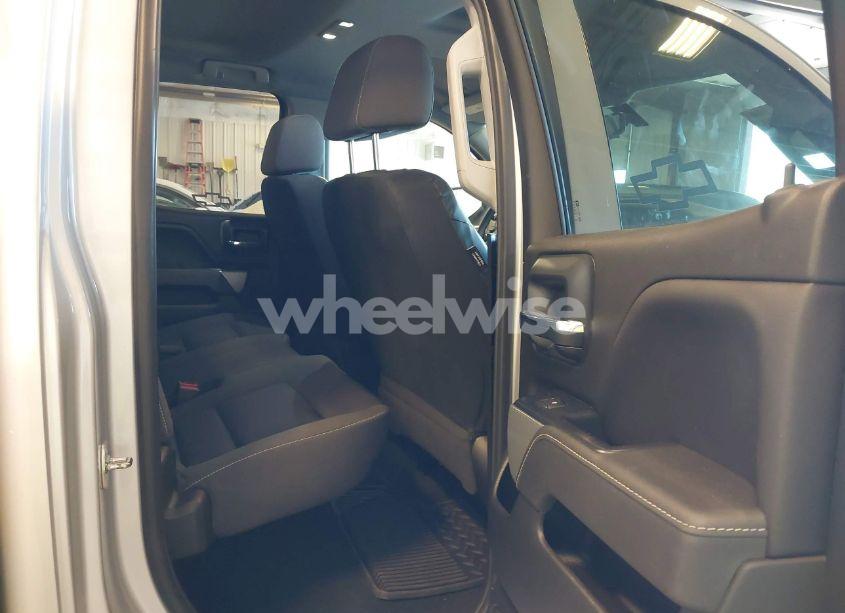 Photo 8 of 2018 Chevrolet Silverado 1500 2LT (VIN 1GCVKREC2JZ348922)