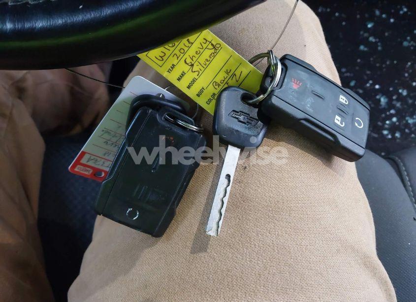 Photo 11 of 2018 Chevrolet Silverado 1500 2LT (VIN 1GCVKREC2JZ361282)