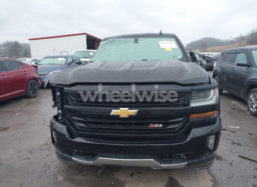 Photo 13 of 2018 Chevrolet Silverado 1500 2LT (VIN 1GCVKREC2JZ361282)