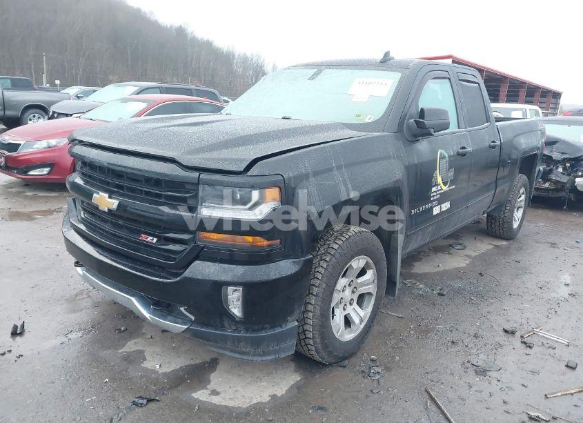 Photo 2 of 2018 Chevrolet Silverado 1500 2LT (VIN 1GCVKREC2JZ361282)