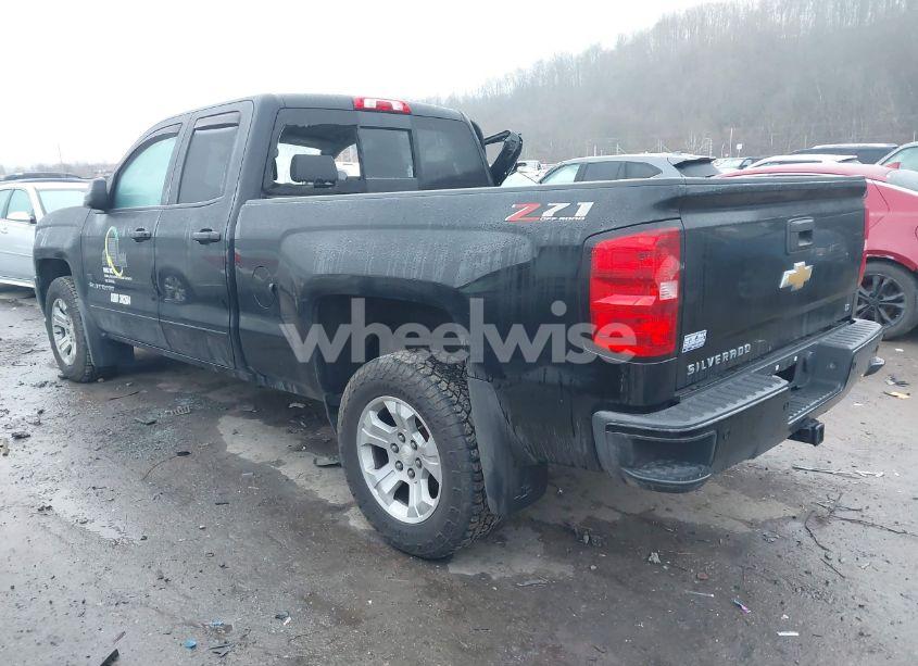 Photo 3 of 2018 Chevrolet Silverado 1500 2LT (VIN 1GCVKREC2JZ361282)