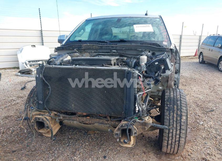 Photo 13 of 2015 Chevrolet Silverado 1500 2LT (VIN 1GCVKREC3FZ153869)