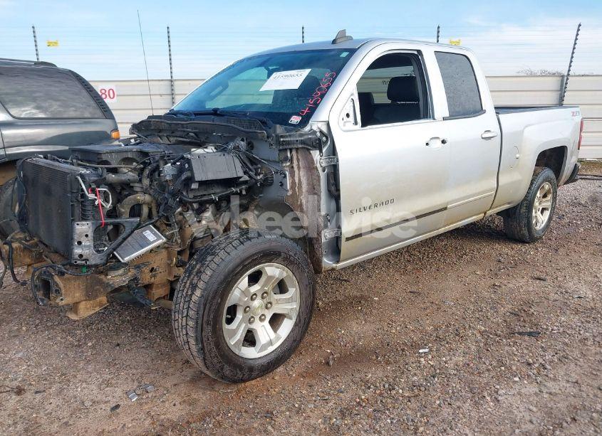 Photo 2 of 2015 Chevrolet Silverado 1500 2LT (VIN 1GCVKREC3FZ153869)