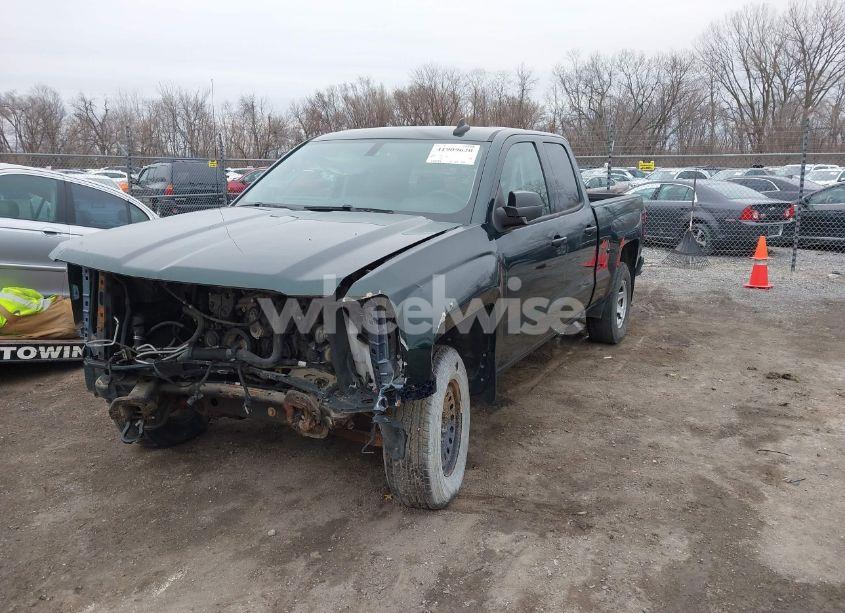 Photo 2 of 2015 Chevrolet Silverado 1500 1LT (VIN 1GCVKREC3FZ318691)