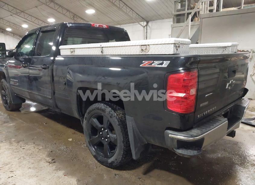 Photo 3 of 2015 Chevrolet Silverado 1500 2LT (VIN 1GCVKREC3FZ374890)