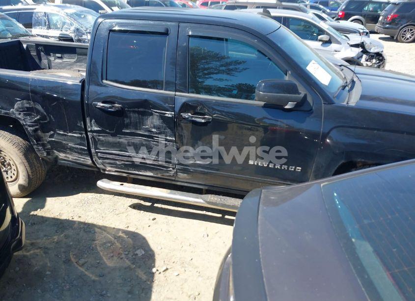 2015 Chevrolet Silverado 1500 1LT (VIN 1GCVKREC3FZ426857) main photo