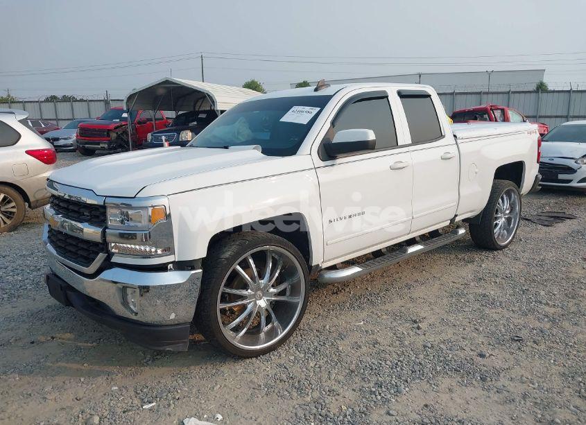 Photo 2 of 2016 Chevrolet Silverado 1500 LT (VIN 1GCVKREC3GZ105807)