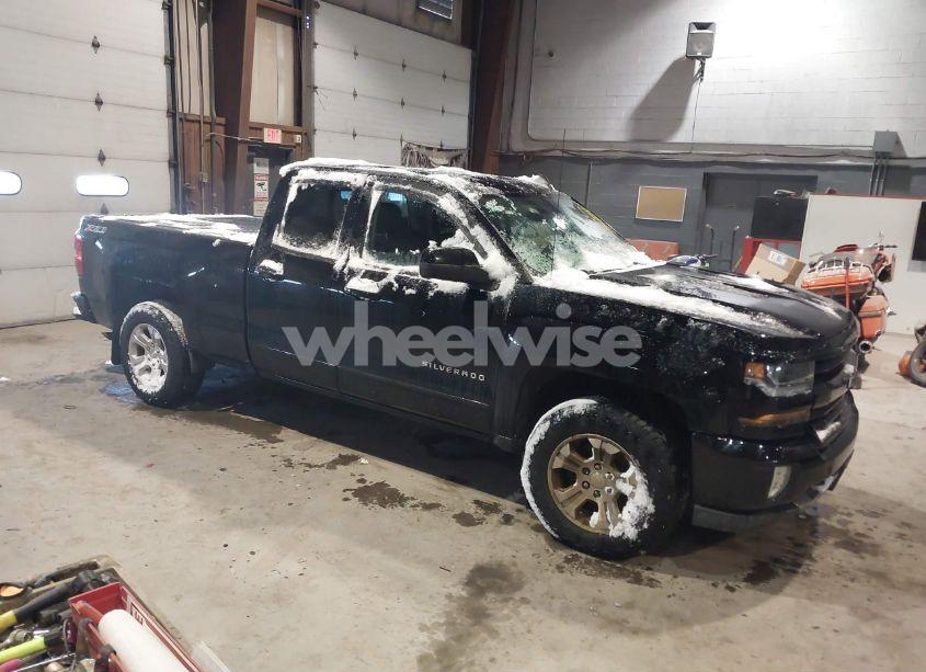 2016 Chevrolet Silverado 1500 2LT (VIN 1GCVKREC3GZ284740) main photo