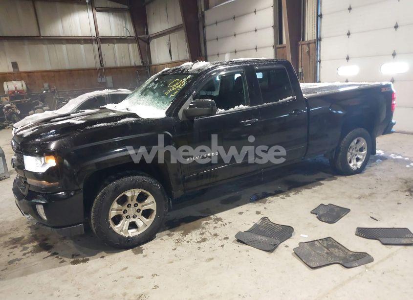 Photo 2 of 2016 Chevrolet Silverado 1500 2LT (VIN 1GCVKREC3GZ284740)