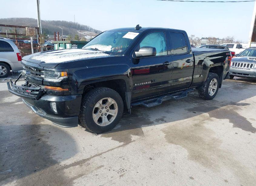 Photo 2 of 2016 Chevrolet Silverado 1500 2LT (VIN 1GCVKREC3GZ367813)