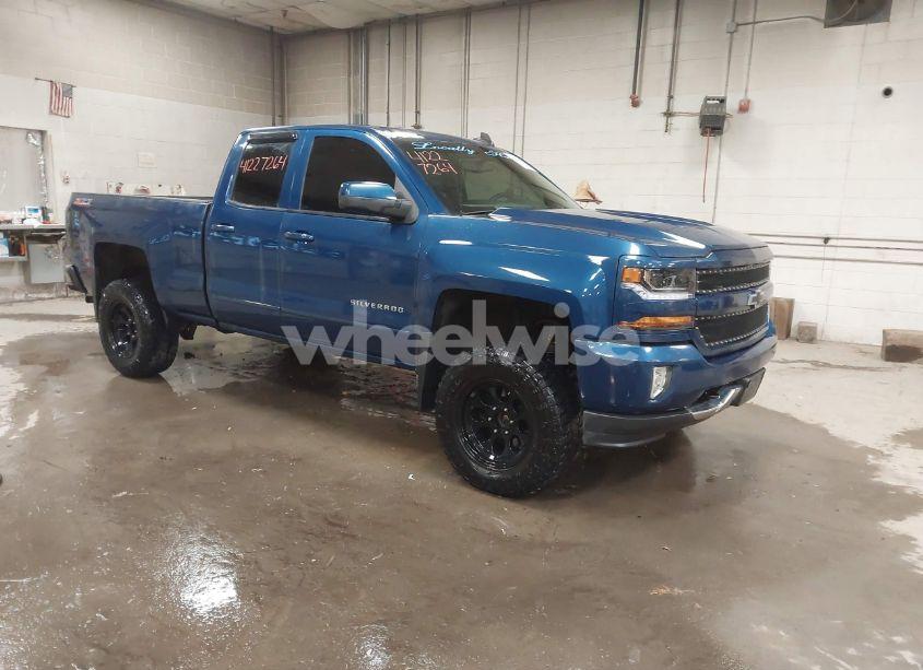 2016 Chevrolet Silverado 1500 2LT (VIN 1GCVKREC3GZ378794) main photo