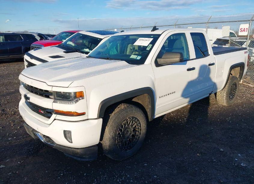 Photo 2 of 2016 Chevrolet Silverado 1500 2LT (VIN 1GCVKREC3GZ380982)