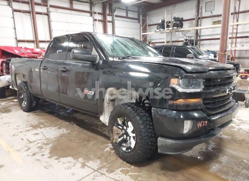 2017 Chevrolet Silverado 1500 2LT (VIN 1GCVKREC3HZ183876) main photo