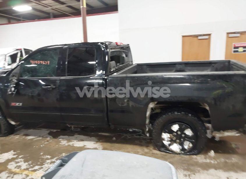 Photo 14 of 2017 Chevrolet Silverado 1500 2LT (VIN 1GCVKREC3HZ183876)