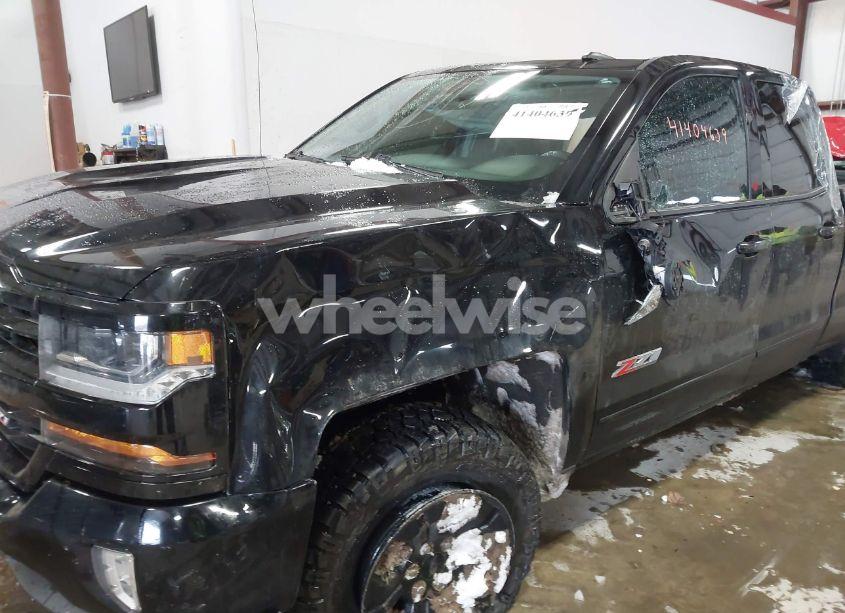 Photo 6 of 2017 Chevrolet Silverado 1500 2LT (VIN 1GCVKREC3HZ183876)