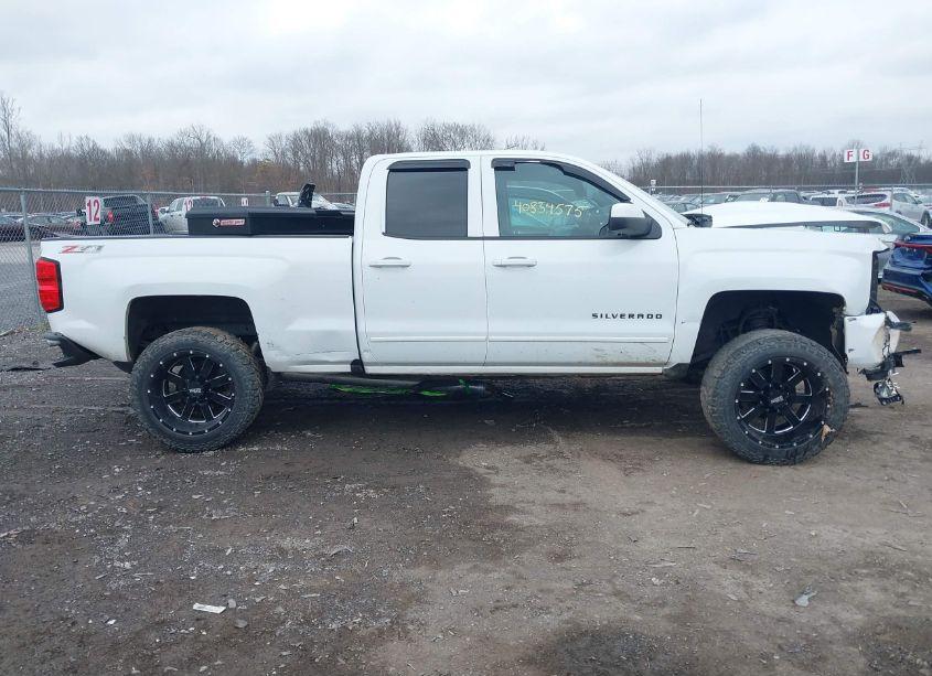 Photo 13 of 2017 Chevrolet Silverado 1500 2LT (VIN 1GCVKREC3HZ349409)